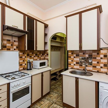 Квартира Подобово В Центрі На Вулиця Скорика 25 Колишня Чайковського Біля Філармонії Lviv Exteriör bild